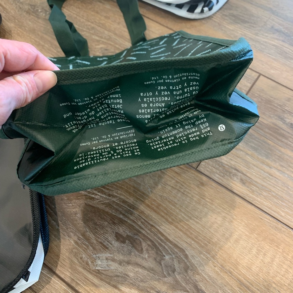 4 Reusable Lululemon Bags - Picture 5 of 6